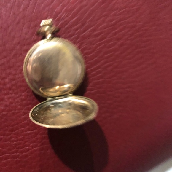 Ladies antique pocket watch/locket